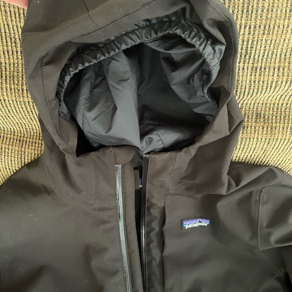 Patagonia Ski Jacket black boys 12 with waterproof shell and reversible lining!